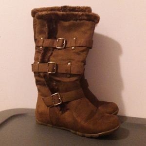 2 Hot cakes womens boots.
